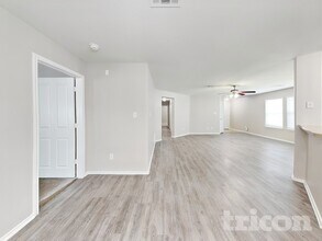 5002 Braden Gate in San Antonio, TX - Foto de edificio - Building Photo