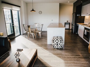 655 Sterling Lyon Pkwy in Winnipeg, MB - Building Photo - Building Photo