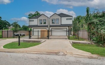1065 South Ln in Houston, TX - Building Photo - Building Photo