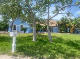 922 Jackson Way in Fort Pierce, FL - Building Photo