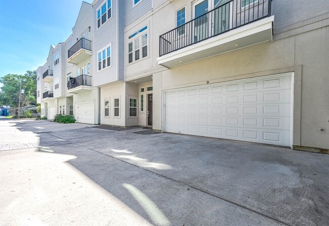 property at 925 W 23rd St