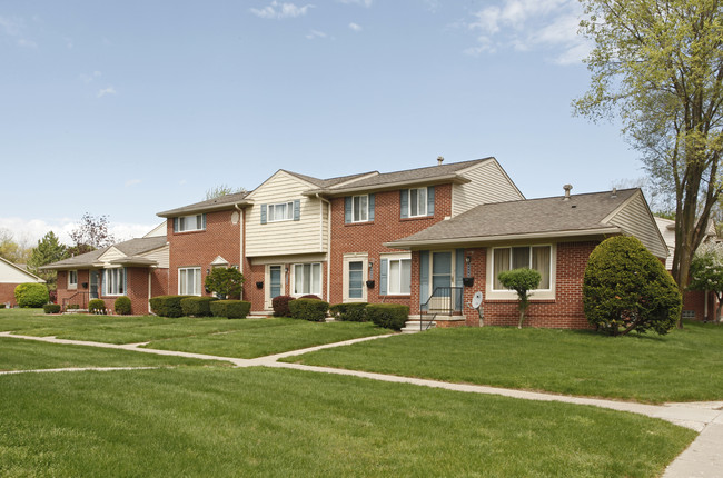 Wellesley Townhomes Cooperative in Romulus, MI - Foto de edificio - Building Photo