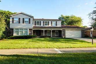 3619 Bernay Dr in Northbrook, IL - Building Photo - Building Photo