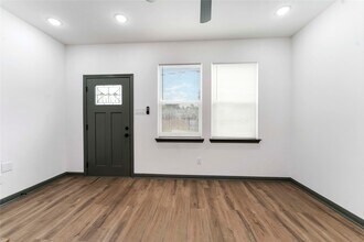 7987 Chateau St in Houston, TX - Building Photo - Building Photo