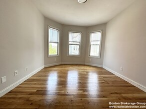 733 Parker St, Unit 3 in Boston, MA - Building Photo - Building Photo