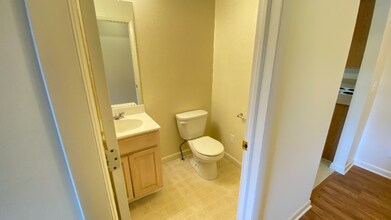 604 Via Ponderosa-Unit -1 in Schenectady, NY - Building Photo - Building Photo