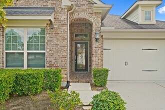 10098 Black Maple Dr in Shenandoah, TX - Building Photo - Building Photo