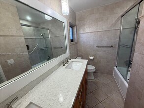 1721 NE 48th Ct in Oakland Park, FL - Building Photo - Building Photo