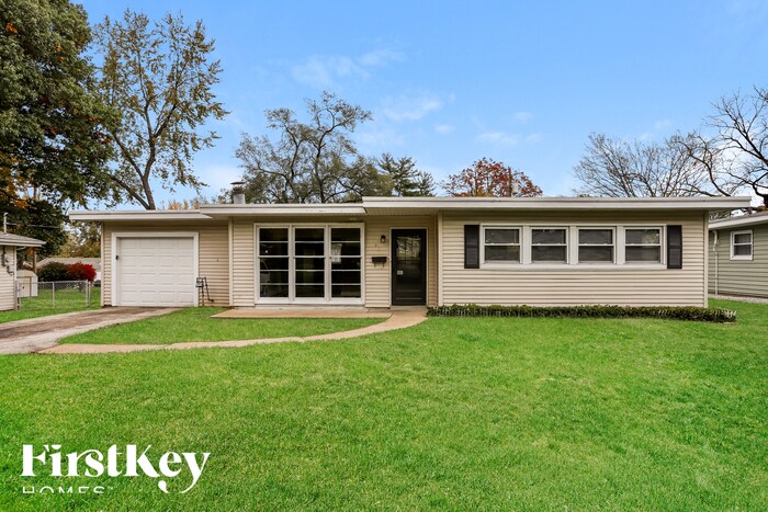 43 Marquette Dr in Florissant, MO - Building Photo