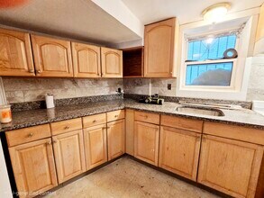 317 Saint Paul St, Unit B in Brookline, MA - Foto de edificio - Building Photo