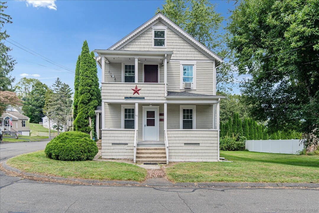 40 West St in Shelton, CT - Building Photo