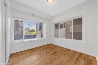 6711 S Paxton Ave in Chicago, IL - Building Photo - Building Photo