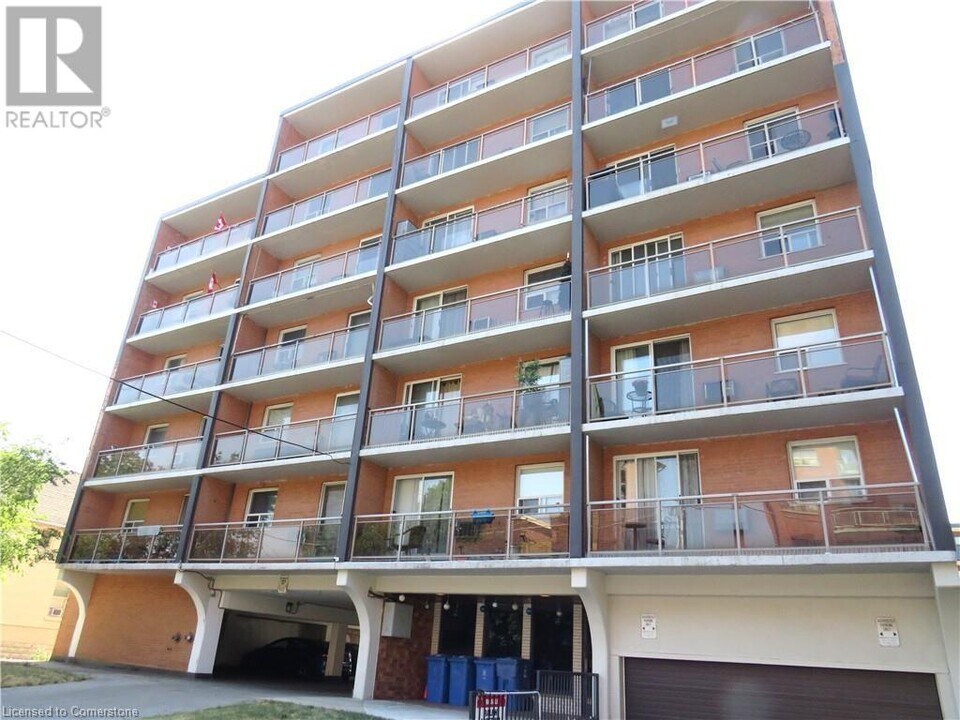 30 Summit Ave in Hamilton, ON - Building Photo