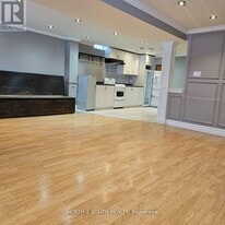 397 Terry Dr in Newmarket, ON - Building Photo