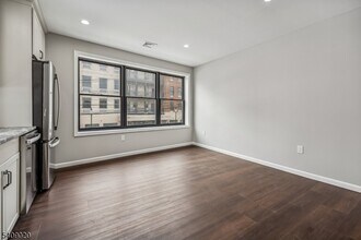 268 Morris Ave in Springfield, NJ - Building Photo - Building Photo