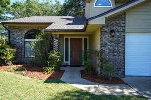 213 Bayberry Dr in Niceville, FL - Building Photo
