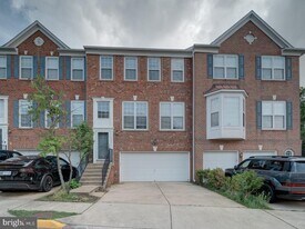 13088 Rose Petal Cir in Herndon, VA - Building Photo