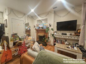 1801 Beacon St, Unit 5 in Brookline, MA - Building Photo