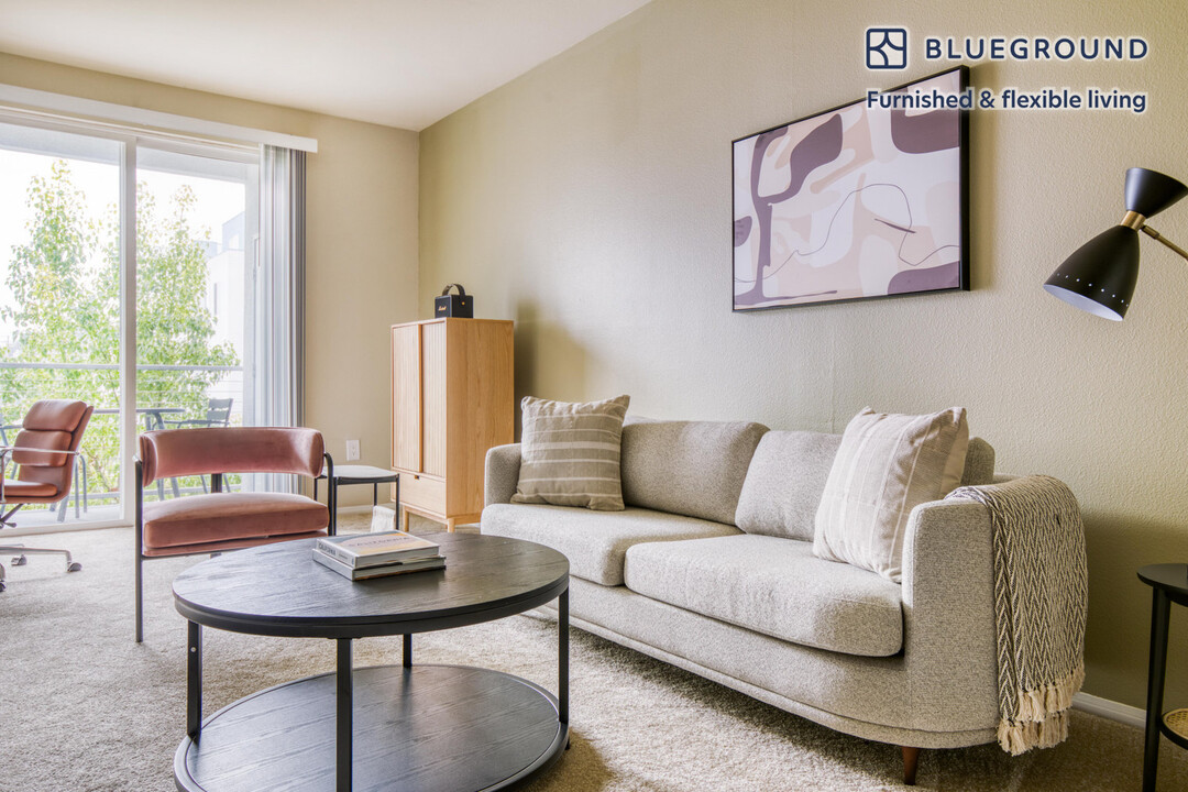 5535 Westlawn Ave, Unit FL3-ID930 in Los Angeles, CA - Building Photo