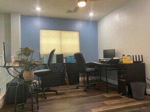 734 Thornford St in Las Vegas, NV - Foto de edificio - Building Photo