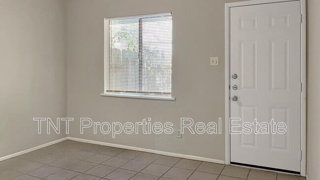 1925 Pine Tree Dr in Bryan, TX - Building Photo - Building Photo