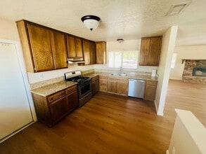 17421 Laurel St in Hesperia, CA - Building Photo - Building Photo