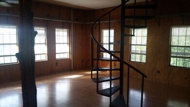 727 Indian Mound Rd in Spicewood, TX - Building Photo - Building Photo