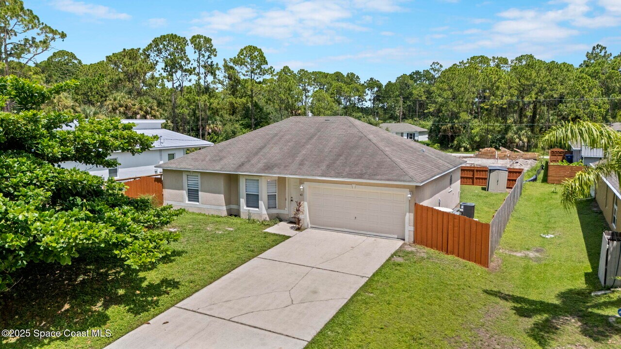 411 Oceanside St in Palm Bay, FL - Building Photo