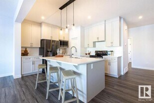 32 Rosewood Wy in St. Albert, AB - Building Photo