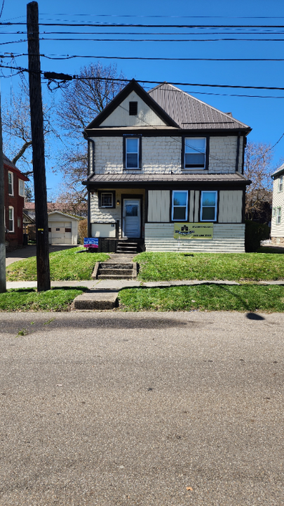 30 S Adams St in Akron, OH - Building Photo