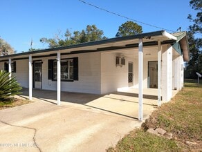 100 10th St in Interlachen, FL - Building Photo - Building Photo