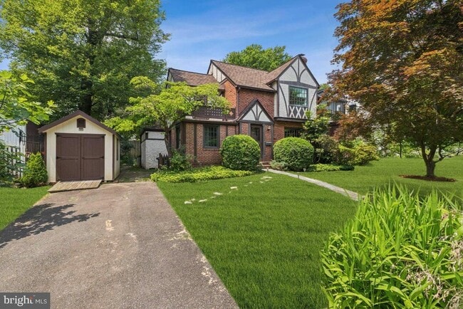 property at 1610 N Greenbrier St