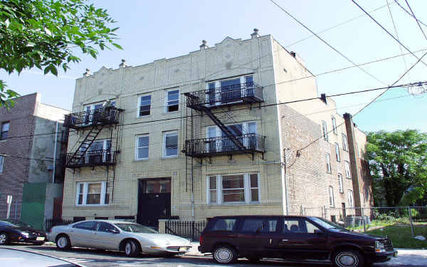 200 Dwight St in Jersey City, NJ - Building Photo