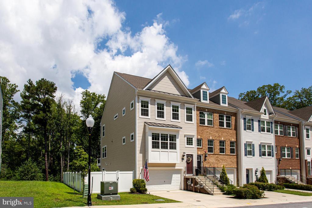 45483 Woodslea Wy in California, MD - Foto de edificio