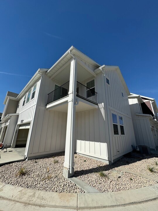 526 Rizzini Wy in Vineyard, UT - Building Photo