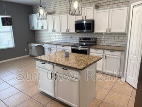 2111 Roanoke Springs Dr in Ruskin, FL - Building Photo - Building Photo