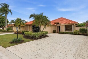 2735 SW Mariposa Cir in Palm City, FL - Building Photo