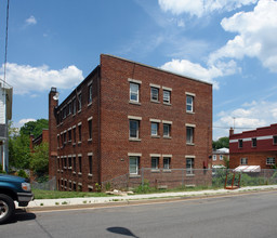 5110 A St SE in Washington, DC - Foto de edificio - Building Photo