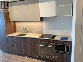 7890 Jane St in Vaughan, ON - Building Photo - Building Photo