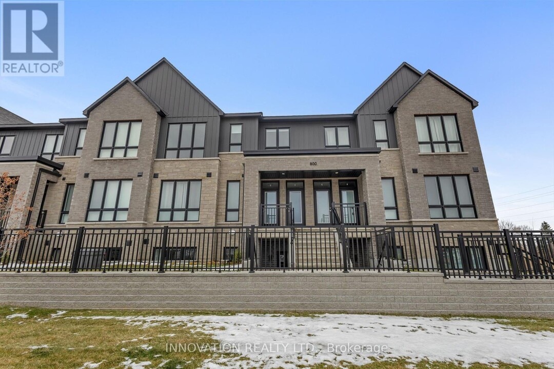 800 Roger Griffiths Ave in Ottawa, ON - Building Photo