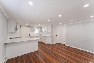 5 Carlton Ave in Port Washington, NY - Building Photo - Building Photo