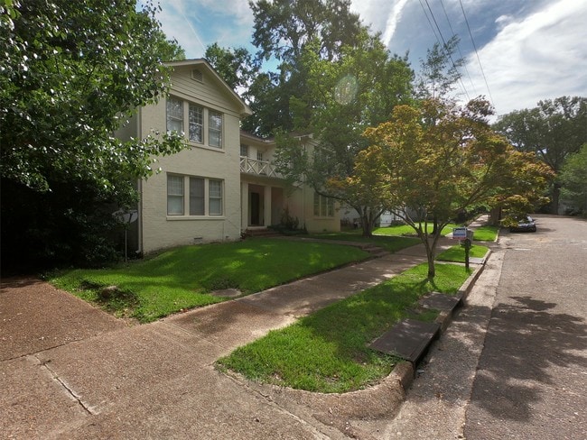 property at 824 Oakwood St