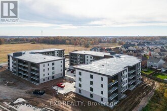 7549 Kalar Rd in Niagara Falls, ON - Building Photo - Building Photo