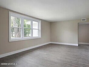 14 Homestead Ln in Roosevelt, NJ - Building Photo - Building Photo