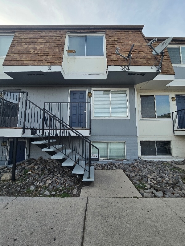 property at 1412 E 9th St