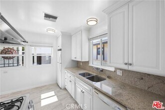 1021 N Frederic St in Burbank, CA - Building Photo - Building Photo