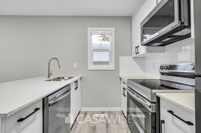 6079 Naden Landing NW in Edmonton, AB - Building Photo - Building Photo