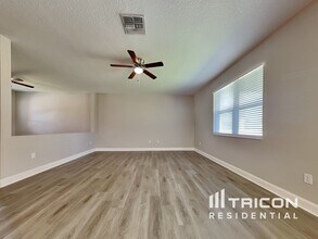 10636 Laguna Plains Dr in Riverview, FL - Foto de edificio - Building Photo