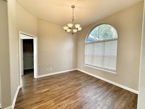 521 Woodlake Dr in McQueeney, TX - Building Photo - Building Photo