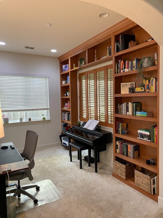 935 Hogwarts Cir in Petaluma, CA - Building Photo - Building Photo
